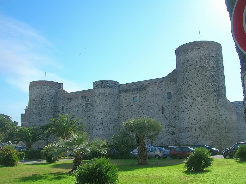 Hotel New Rubik's Castle Katania Zewnętrze zdjęcie